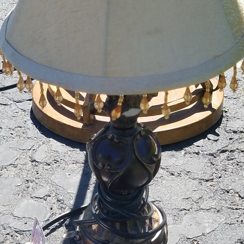 Cute antiquey..lookin lamp w shade